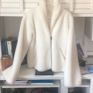 Unfortunately this no longer fits in my closet! :(